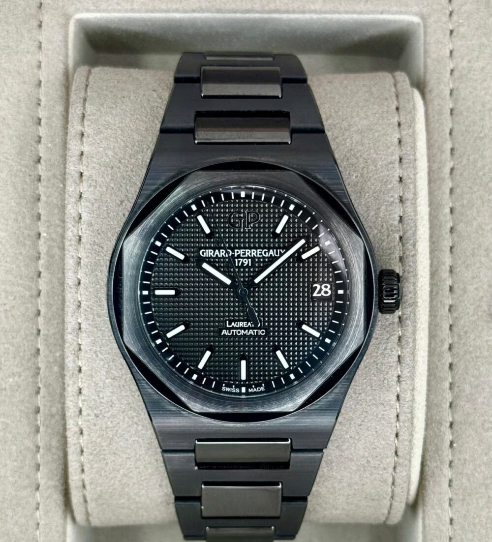 2022 Girard-Perregaux Laureato 42mm 81010-32-631-32A Ceramic Black Dial