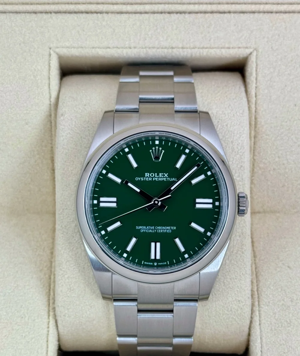 NEW 2025 Rolex Oyster Perpetual 41mm 124300 Green Dial