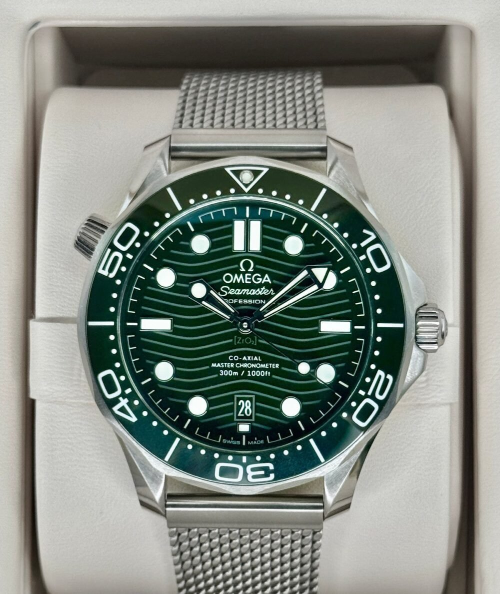 2025 Omega Seamaster Master Chronometer 42mm 210.32.42.20.10.001 Green Dial