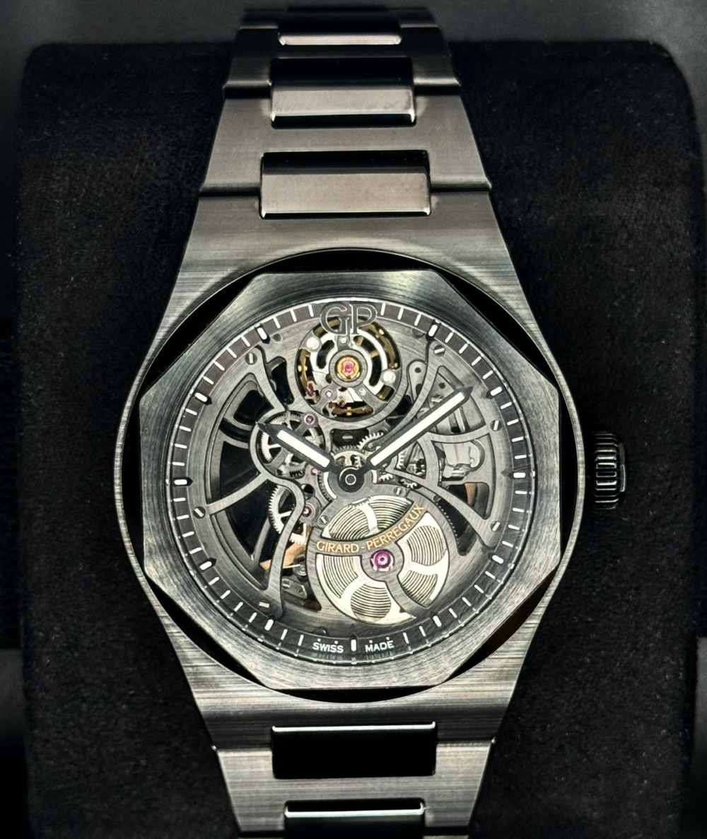 NEW 2025 Girard-Perregaux Laureato 42mm 81015-32-001-32A Black Skeleton Dial