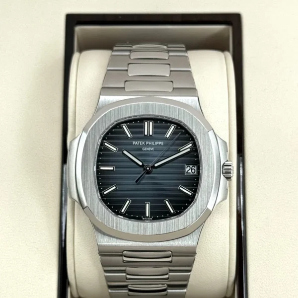 Patek Philippe Nautilus 40mm 5711/1A tainless Steel Blue Dial