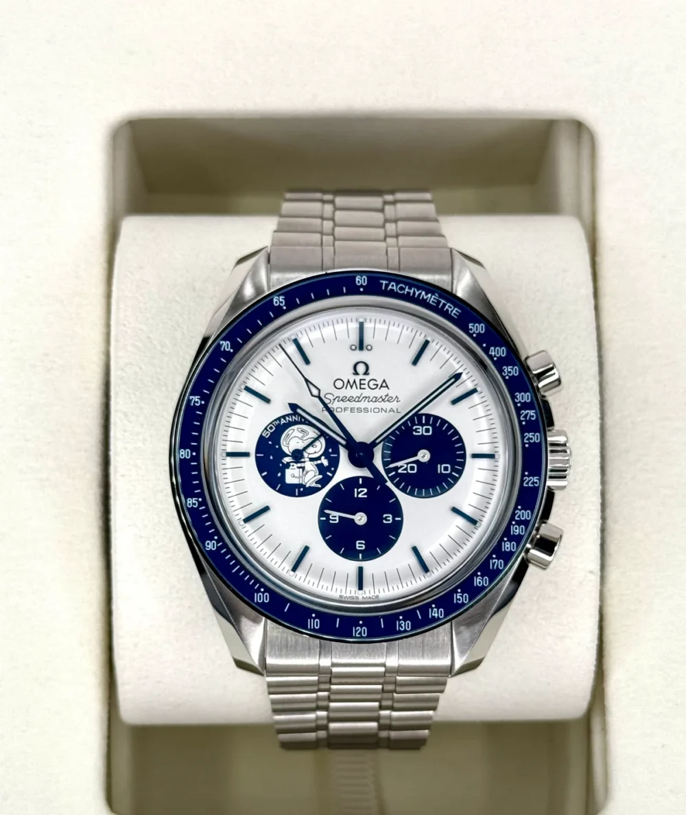 2023 Omega Speedmaster Silver Snoopy Award 310.32.42.50.02.001