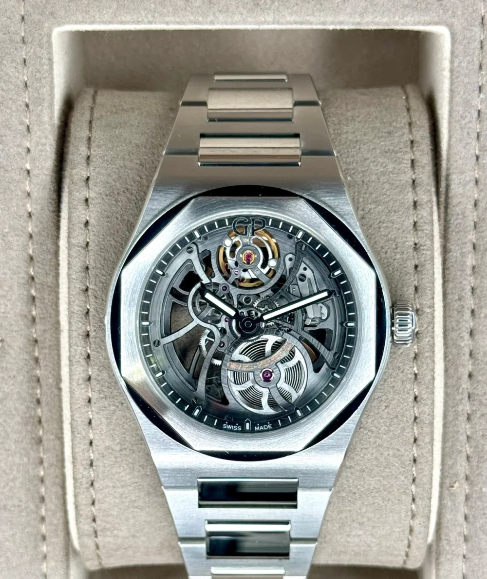 2022 Girard-Perregaux Laureato 42mm 81015-11-001-11A Skelton Dial